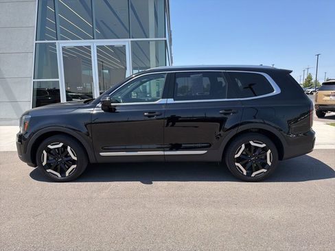 Certified 2023 Kia Telluride EX w/ EX Captain's Chair Package FWD image 3