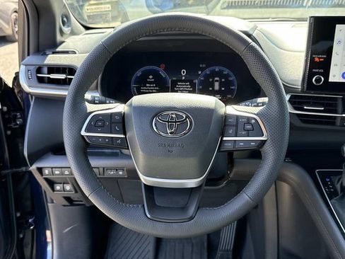 Used 2026 Toyota Sienna Platinum AWD/4WD image 19