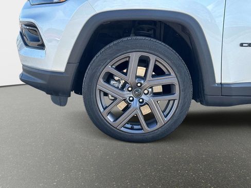New 2025 Jeep Compass Limited w/ Sun & Sound Group AWD/4WD image 11