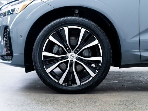 Used 2023 Volvo XC60 B5 Plus image 7