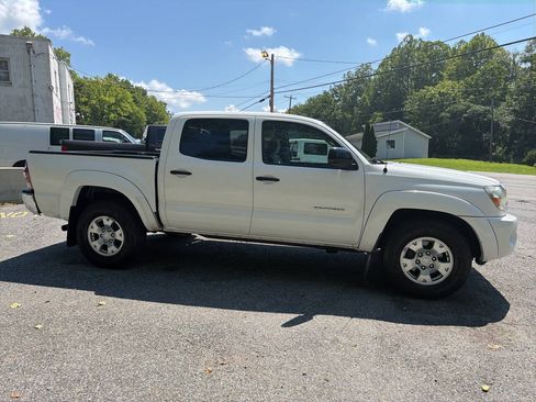 Used 2011 Toyota Tacoma 4x4 Double Cab w/ SR5 Pkg #2 image 10