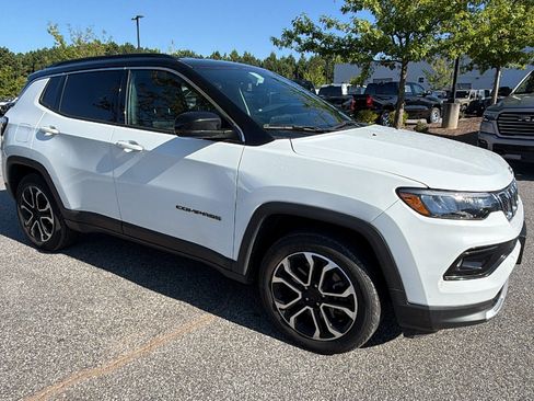 Used 2024 Jeep Compass Limited AWD/4WD image 5
