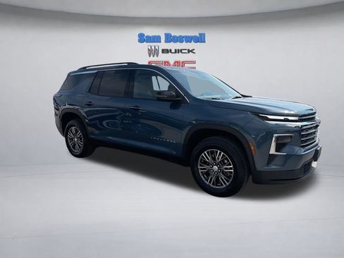 Used 2026 Chevrolet Traverse LT FWD image 3