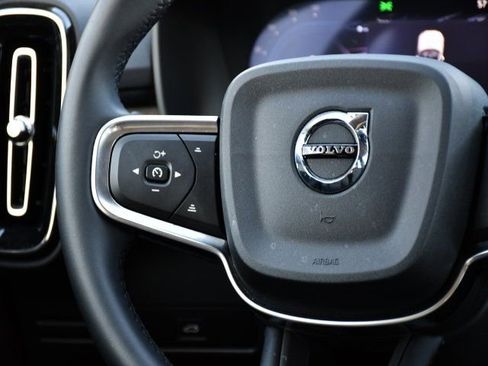 Certified 2025 Volvo XC40 B5 Plus AWD/4WD image 20