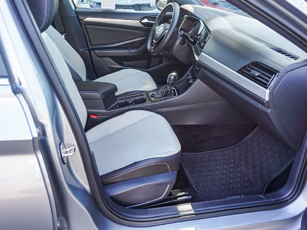 Used 2020 Volkswagen Jetta SE FWD image 13