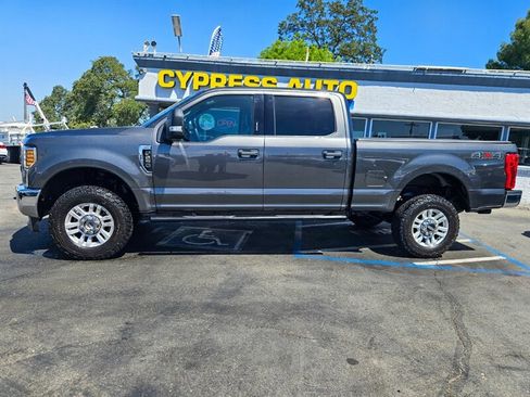 Used 2018 Ford F250 XLT AWD/4WD image 2