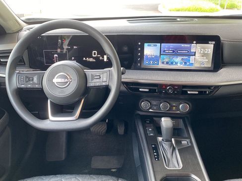Certified 2025 Nissan Kicks SV AWD/4WD image 17