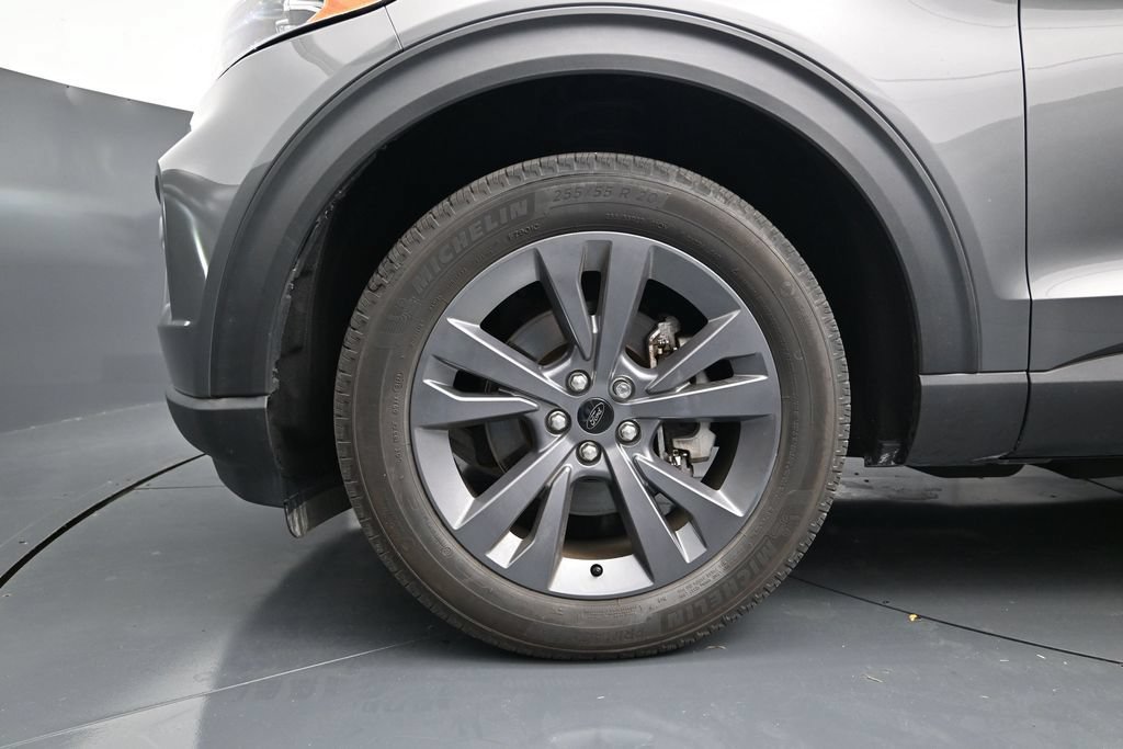 Used 2023 Ford Explorer XLT w/ Equipment Group 202A AWD/4WD image 15