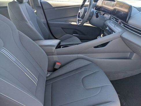 Used 2023 Hyundai Elantra SEL w/ Convenience Package image 11
