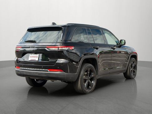 Used 2023 Jeep Grand Cherokee Limited w/ Black Appearance Package AWD/4WD image 7