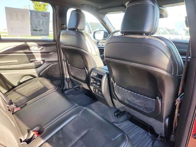 Used 2025 Jeep Grand Cherokee Altitude AWD/4WD image 30