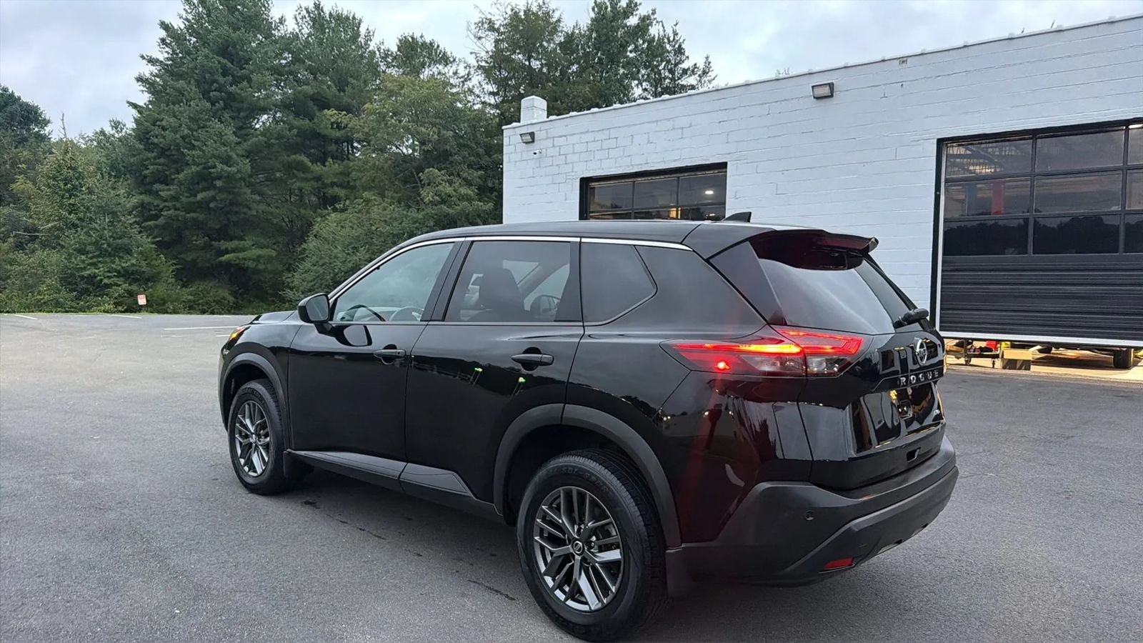 Used 2021 Nissan Rogue S AWD/4WD image 5