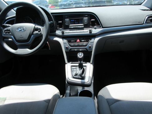 Used 2017 Hyundai Elantra SE FWD image 15