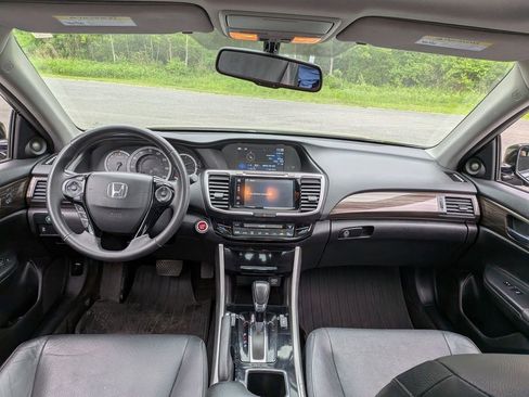 Used 2017 Honda Accord EX-L image 18