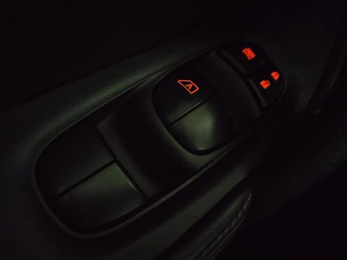 Used 2017 Nissan Rogue SV image 27