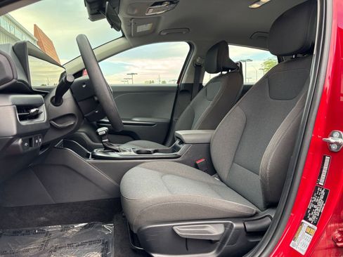Used 2025 Kia K4 LXS image 25