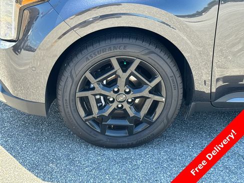 New 2025 Kia Carnival SX Prestige FWD image 11