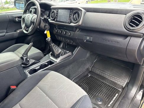 Used 2020 Toyota Tacoma TRD Sport AWD/4WD image 16