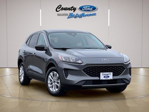 Used 2022 Ford Escape SE w/ Cold Weather Package image 1