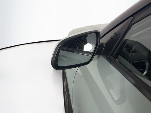 Used 2025 Hyundai Venue SEL FWD image 16