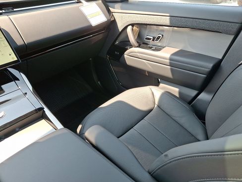 New 2025 Land Rover Range Rover Sport Dynamic SE image 13