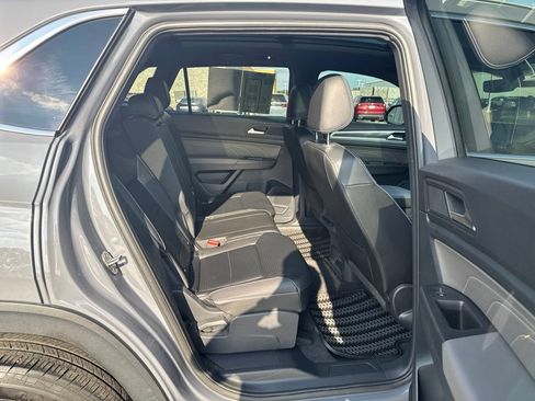 Used 2022 Volkswagen Atlas Cross Sport SEL R-Line AWD/4WD image 38
