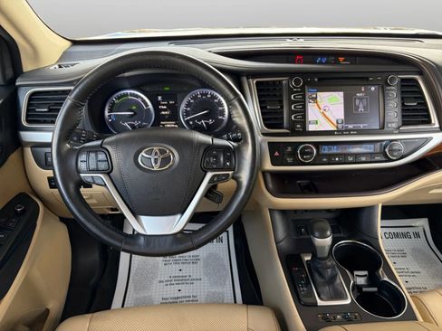 Used 2017 Toyota Highlander Limited Platinum image 25