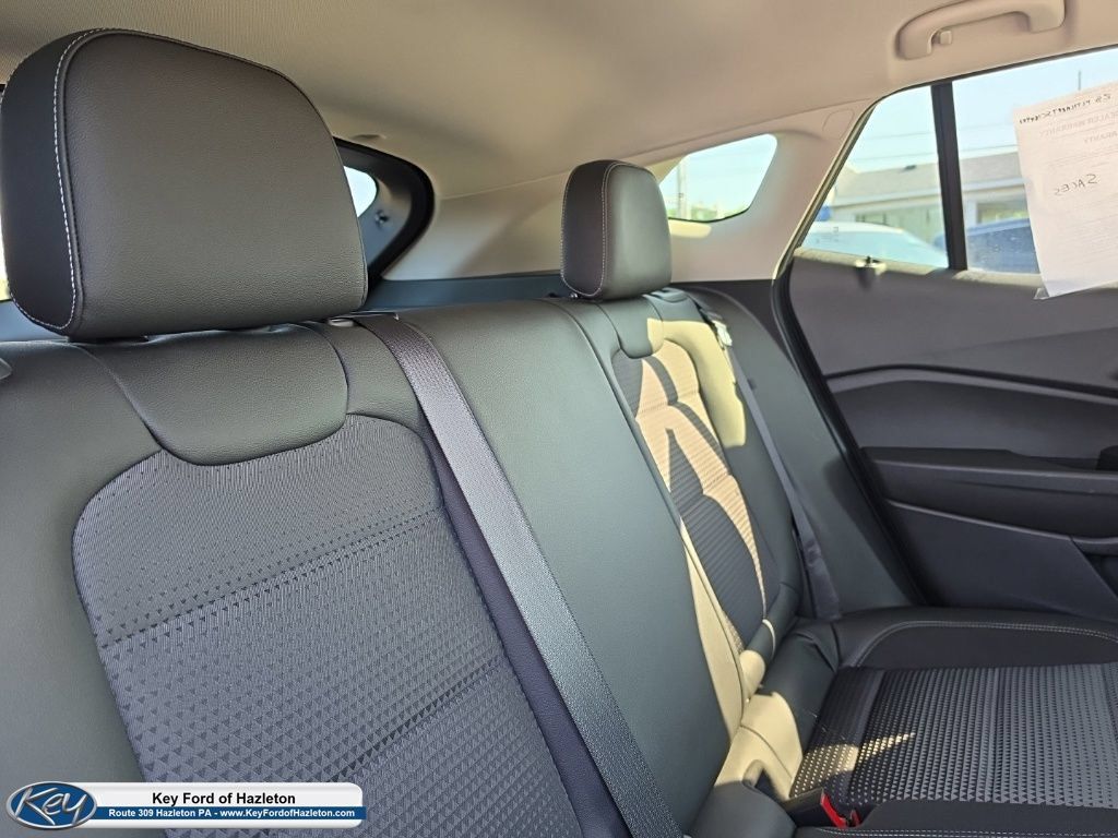 Used 2025 Chevrolet Trax LT FWD image 43