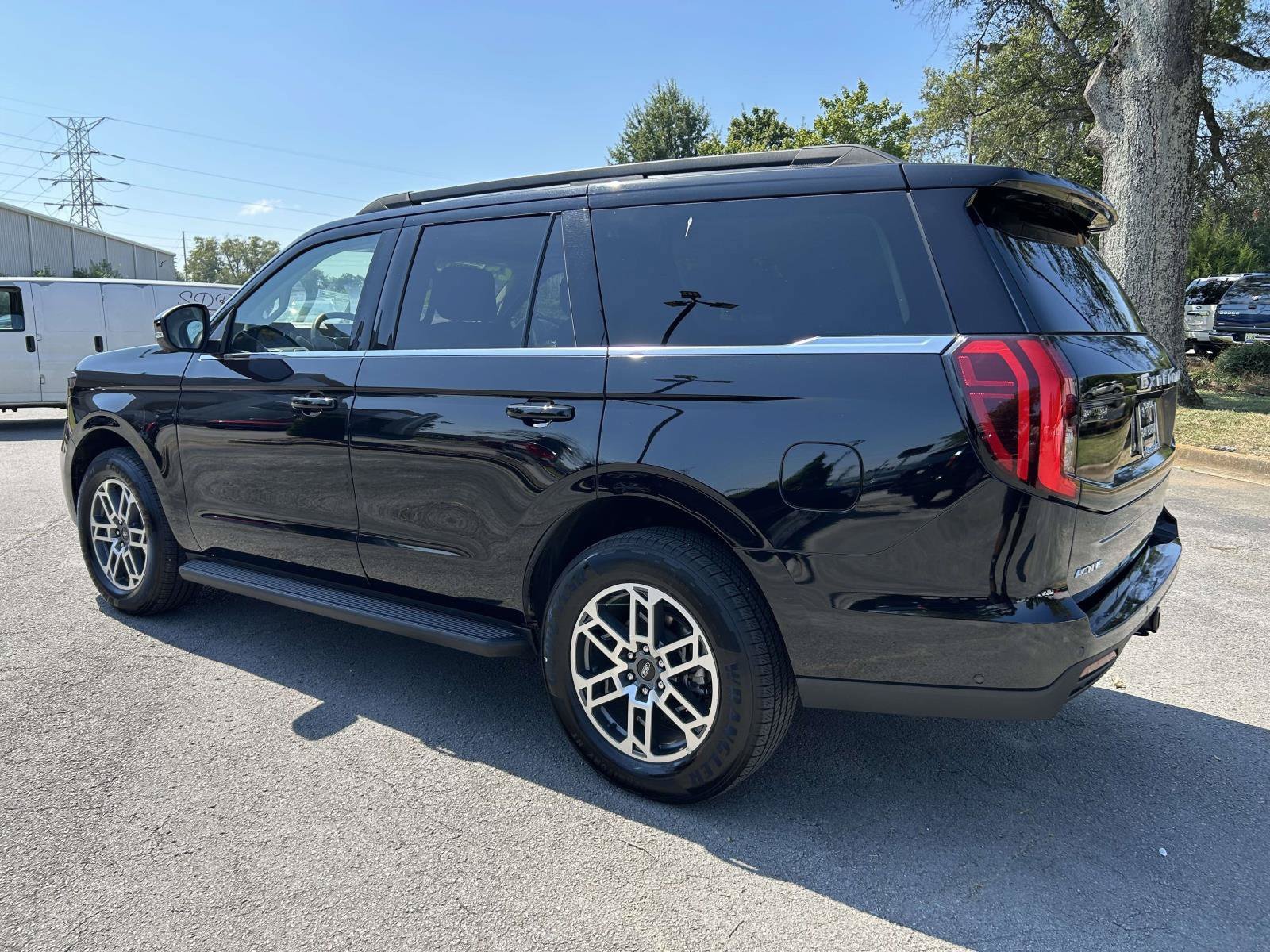 Used 2025 Ford Expedition Active RWD image 8