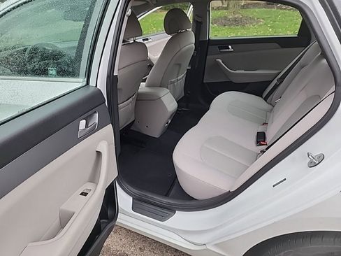 Used 2017 Hyundai Sonata SE image 16