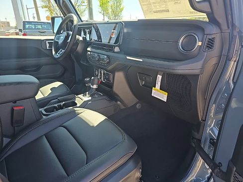 New 2026 Jeep Wrangler Unlimited Sahara AWD/4WD image 19