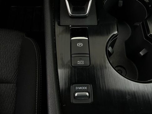 Used 2025 Nissan Rogue SV image 23