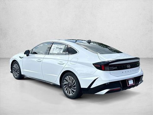 Certified 2025 Hyundai Sonata Limited FWD image 9