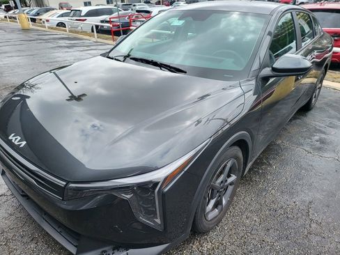 Used 2025 Kia K4 LXS FWD image 1