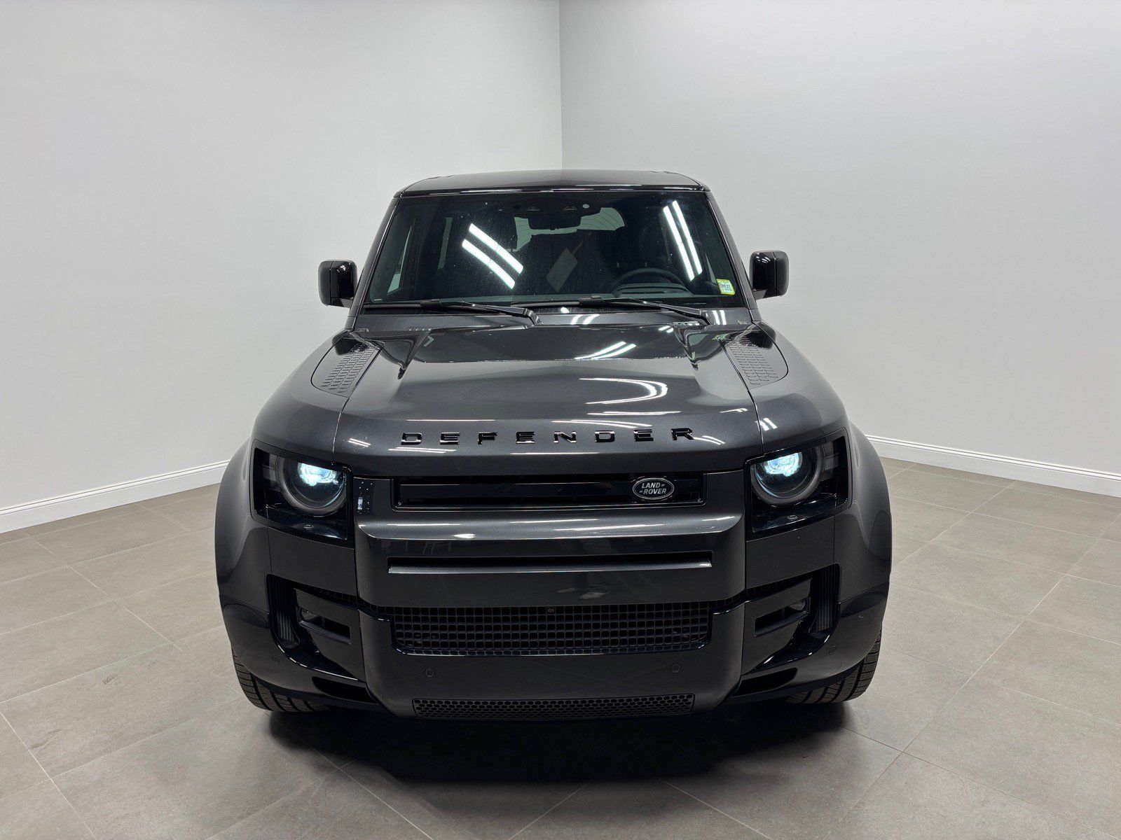 New 2026 Land Rover Defender 90 V8 AWD/4WD image 3