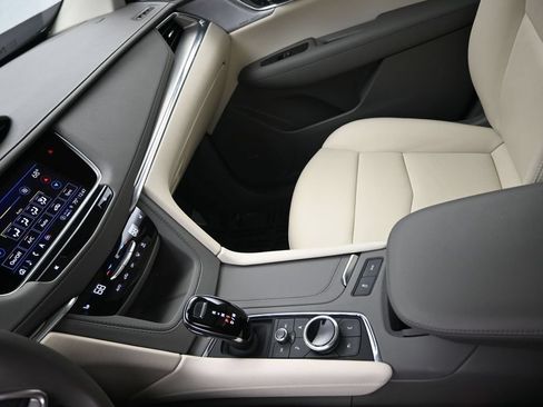 Used 2024 Cadillac XT5 Premium Luxury w/ LPO, Floor Liner Package AWD/4WD image 19