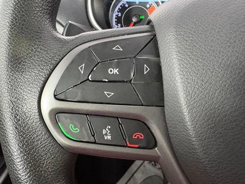 Used 2020 Jeep Cherokee Latitude FWD image 16