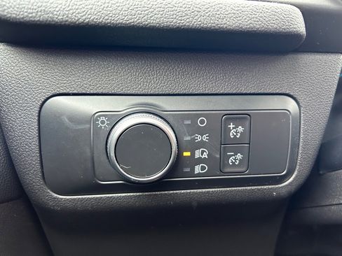 Used 2020 Ford Escape SE image 16