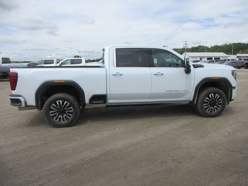 New 2026 GMC Sierra 2500 Denali Ultimate AWD/4WD image 3