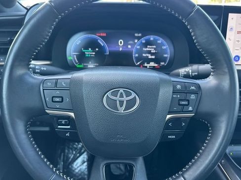 Used 2024 Toyota Crown Limited image 27