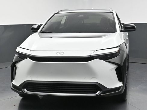 Used 2023 Toyota bZ4X XLE image 7