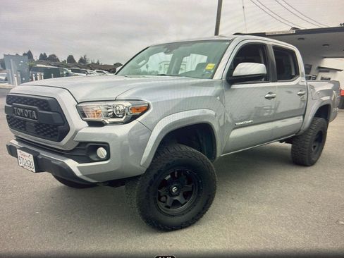 Used 2018 Toyota Tacoma SR5 AWD/4WD image 1