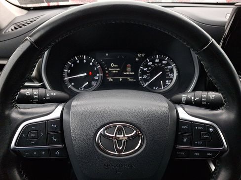 Used 2021 Toyota Highlander XLE image 20