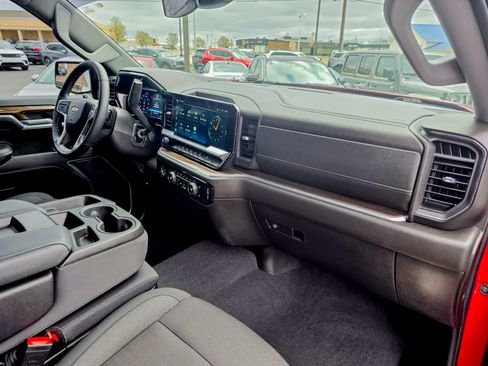 Used 2024 Chevrolet Silverado 1500 LT image 11