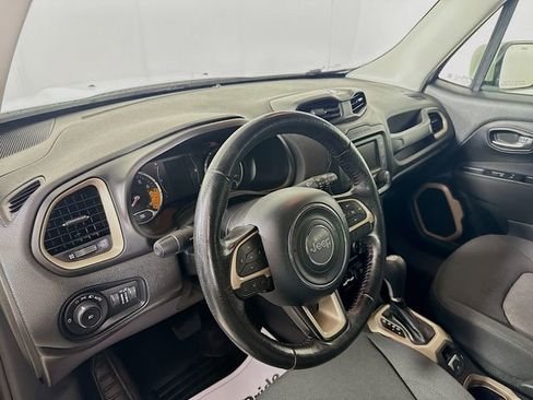 Used 2016 Jeep Renegade Latitude w/ Popular Equipment Group AWD/4WD image 11