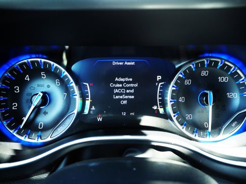 New 2025 Chrysler Pacifica Select w/ Uconnect Theater Family Group image 33