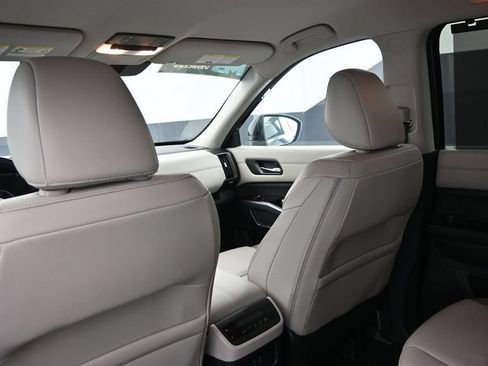 Used 2024 Nissan Pathfinder SL FWD image 24