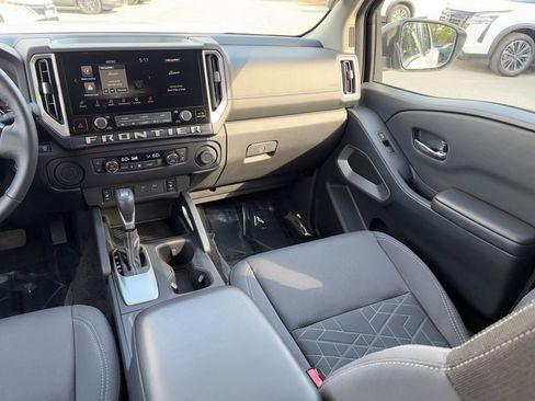 Used 2025 Nissan Frontier SV w/ SV Convenience Package image 22