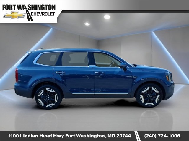 Used 2023 Kia Telluride S AWD/4WD image 2