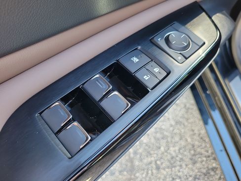Used 2022 Lexus ES 350 w/ Accessory Package FWD image 11